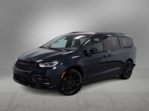 Certified 2023 Chrysler Pacifica Touring-L w/ S Appearance Package image 1