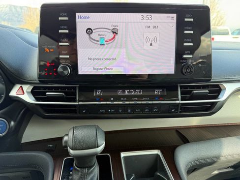 Used 2023 Toyota Sienna XLE image 39