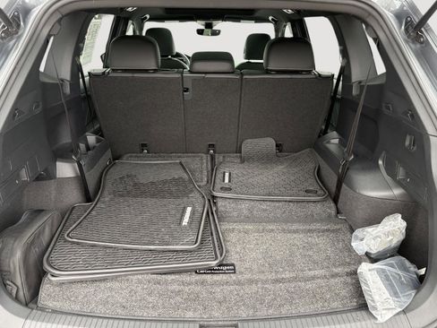 Used 2022 Volkswagen Tiguan SE R-Line image 21