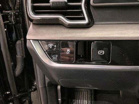 Used 2025 Kia Sportage X-Line w/ Premium Package image 38