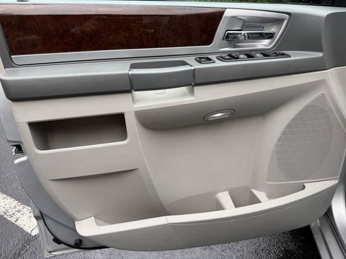 Used 2010 Chrysler Town & Country Touring FWD image 30