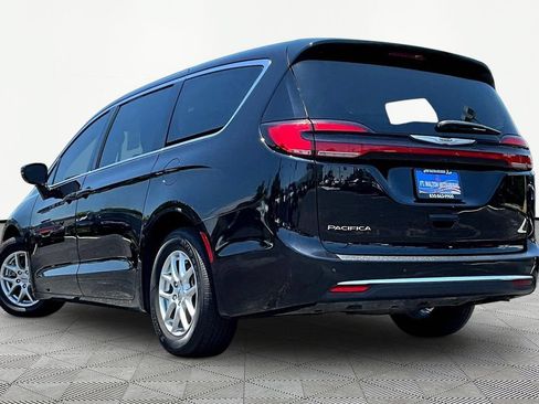 Used 2024 Chrysler Pacifica Touring-L FWD image 5