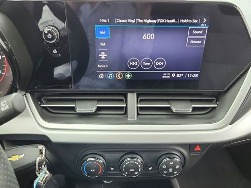 Used 2024 Chevrolet Trax RS FWD image 36