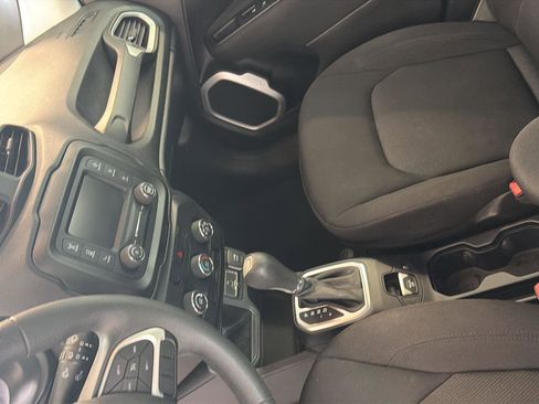 Used 2018 Jeep Renegade Sport w/ Power & Air Group FWD image 19