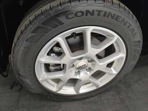 Used 2022 Jeep Renegade Latitude AWD/4WD image 31