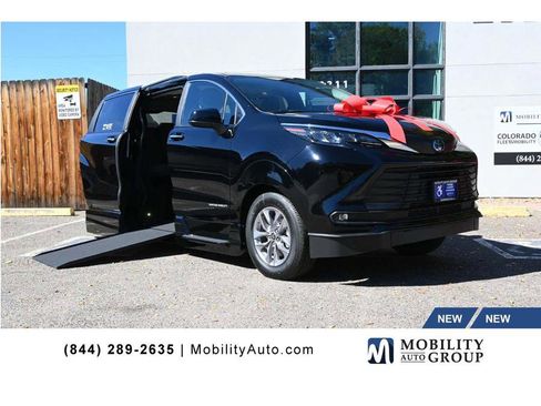 New 2025 Toyota Sienna XLE image 1