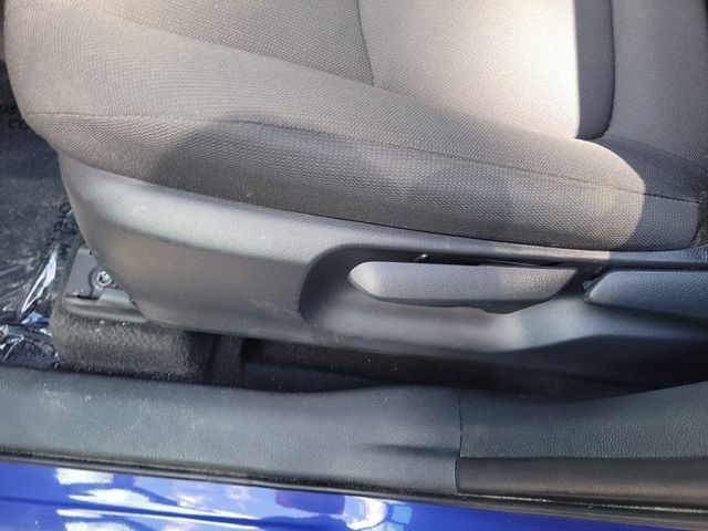 Used 2022 Toyota Corolla Cross LE AWD/4WD image 18