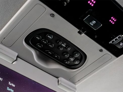 Used 2018 GMC Yukon SLT w/ Open Road Package image 40