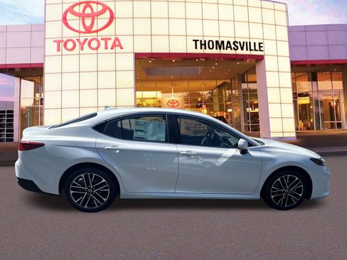 Used 2025 Toyota Camry XLE FWD image 4