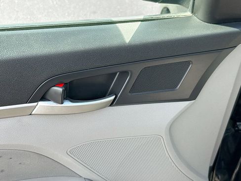 Used 2020 Hyundai Elantra SEL image 18