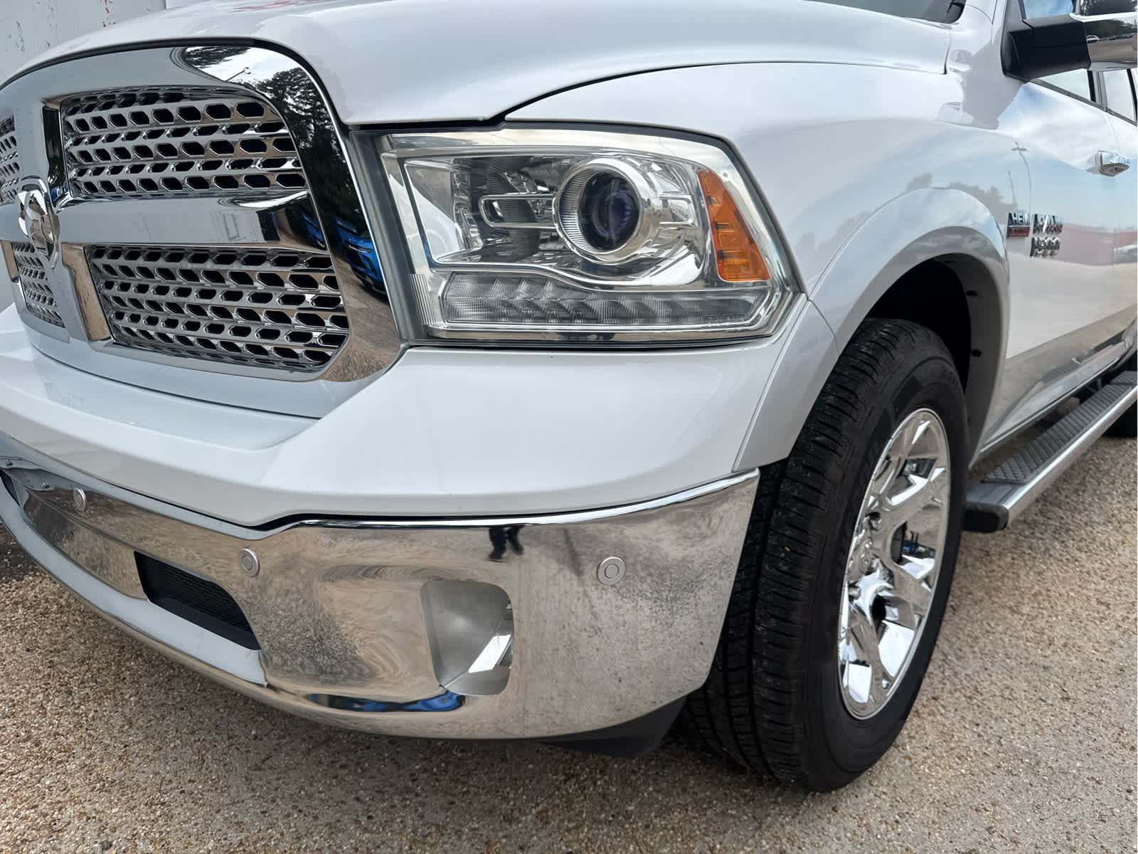 Used 2014 RAM 1500 Laramie w/ Convenience Group AWD/4WD image 10