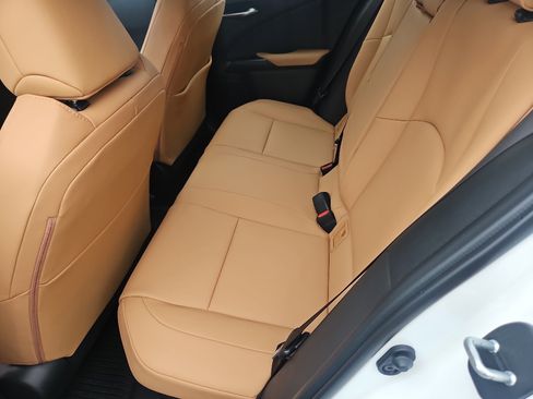 Used 2024 Lexus UX 250h AWD w/ Premium Package image 22