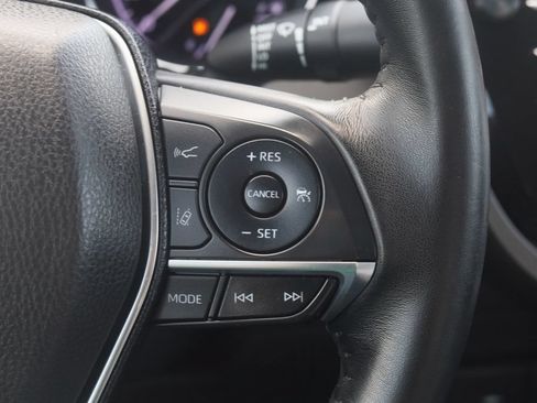 Used 2019 Toyota Camry XLE FWD image 6