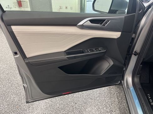 New 2026 Volkswagen Taos SEL image 17