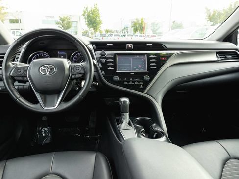 Certified 2020 Toyota Camry SE FWD image 28
