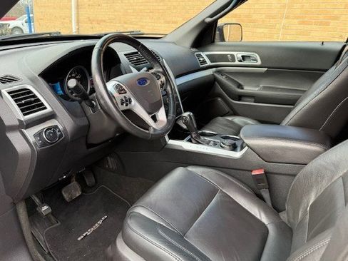 Used 2014 Ford Explorer XLT w/ Equipment Group 202A image 12