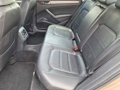 Used 2015 Volkswagen Passat TDI SE FWD image 17