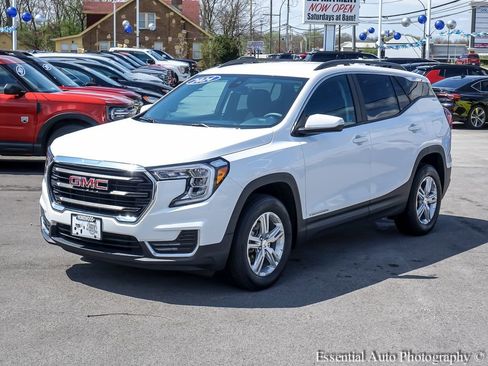 Used 2024 GMC Terrain SLE w/ Driver Convenience Package image 3