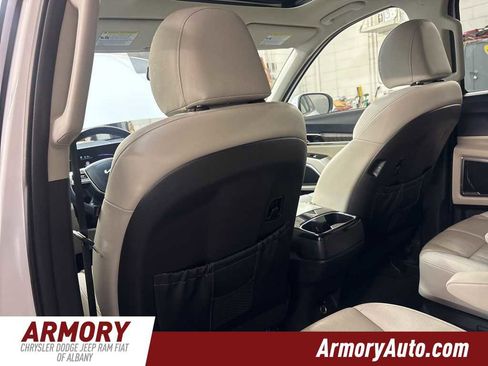 Used 2023 Kia Telluride EX w/ EX Captain's Chair Package image 26