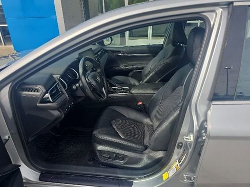 Used 2022 Toyota Camry XLE w/ Cold Weather Package FWD image 9