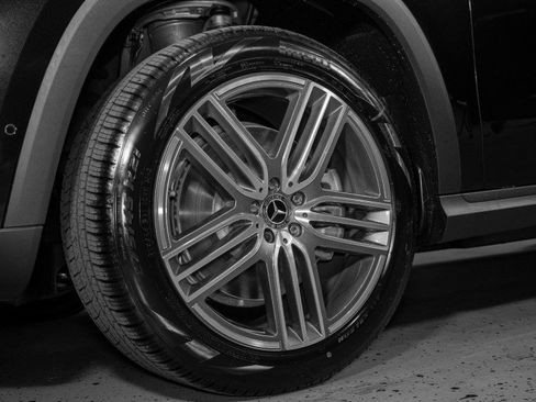 Certified 2026 Mercedes-Benz GLS 450 4MATIC image 10