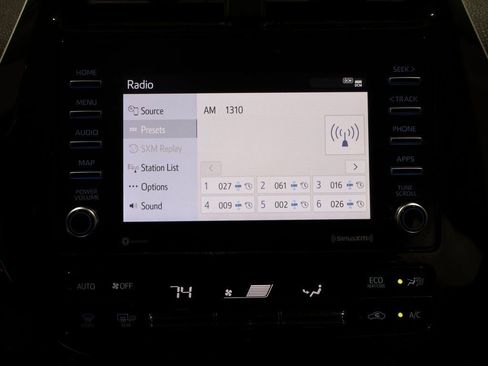 Used 2022 Toyota Prius XLE image 25