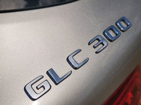 Used 2022 Mercedes-Benz GLC 300 image 8