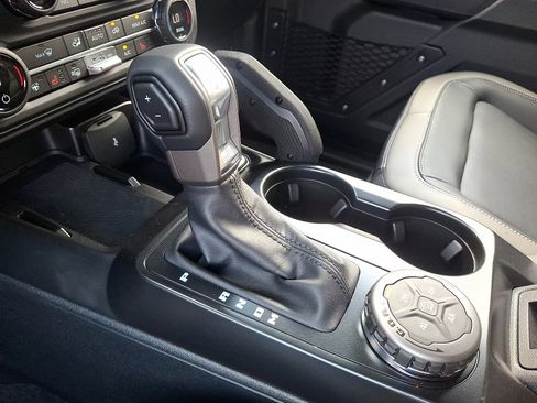 New 2025 Ford Bronco Outer Banks w/ Sasquatch Package image 15