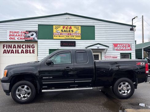 Used 2013 GMC Sierra 2500 SLE w/ SLE Preferred Package AWD/4WD image 1