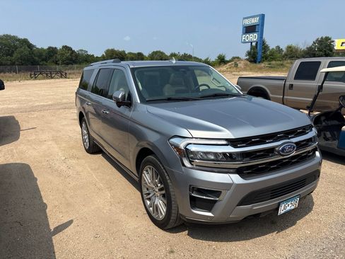 Used 2024 Ford Expedition Max Limited AWD/4WD image 2