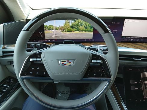 Certified 2026 Cadillac Escalade Platinum Sport AWD/4WD image 13