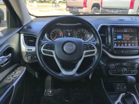 Used 2017 Jeep Cherokee Latitude w/ Safety/Convenience Group FWD image 15