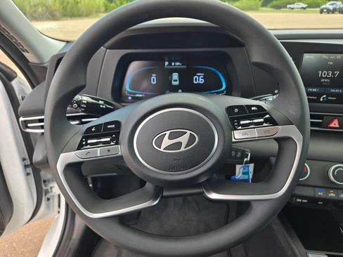 New 2026 Hyundai Elantra SE FWD image 10