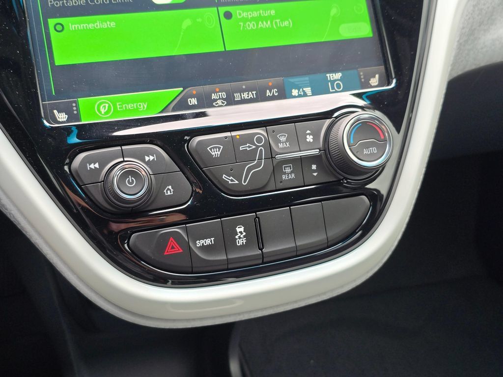 Used 2020 Chevrolet Bolt Premier w/ Infotainment Package FWD image 26