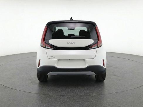 Used 2025 Kia Soul LX w/ LX Technology Package FWD image 7