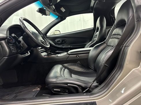 Used 2001 Chevrolet Corvette Coupe w/ Preferred Equipment Group1 image 9