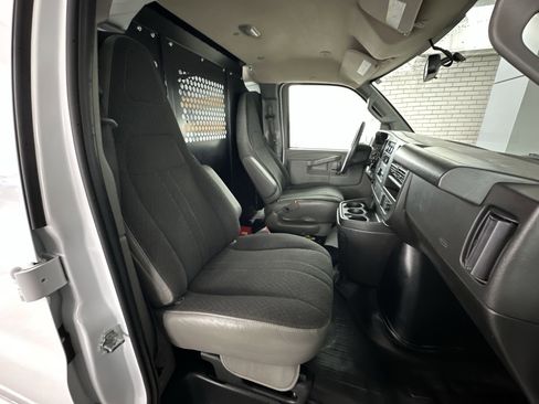 Used 2024 Chevrolet Express 2500 w/ Driver Convenience Package RWD image 21