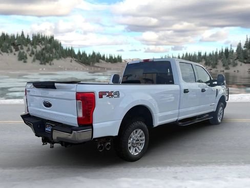 Used 2018 Ford F250 XLT w/ FX4 Off-Road Package image 3
