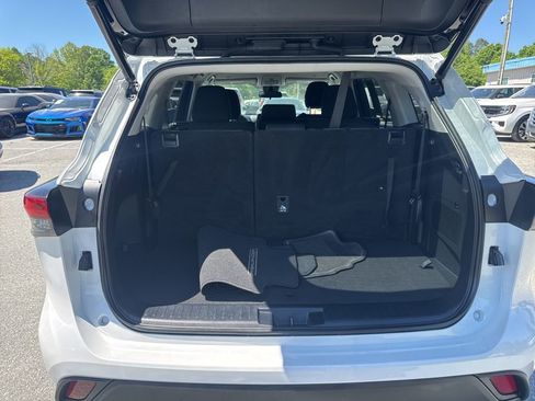 Used 2023 Toyota Highlander LE image 27