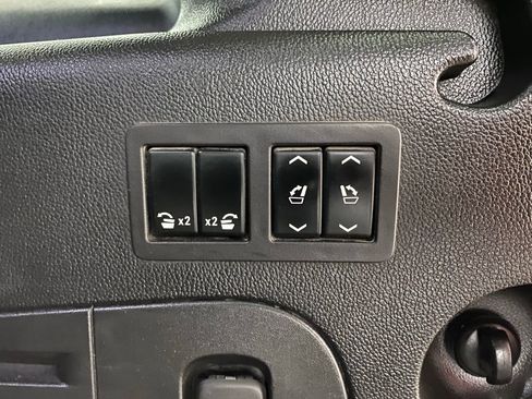 Used 2019 Chevrolet Suburban Premier AWD/4WD image 11