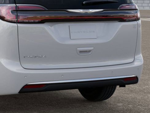 New 2026 Chrysler Pacifica Select FWD image 13