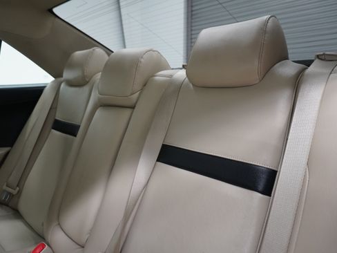 Used 2014 Toyota Camry XLE FWD image 13