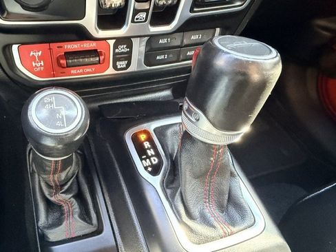 Used 2020 Jeep Gladiator Rubicon w/ Dual Top Group AWD/4WD image 30