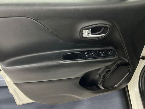 Used 2017 Jeep Renegade Altitude image 12