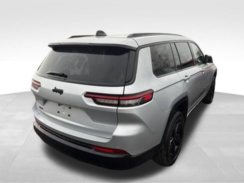 Used 2023 Jeep Grand Cherokee L Laredo image 2