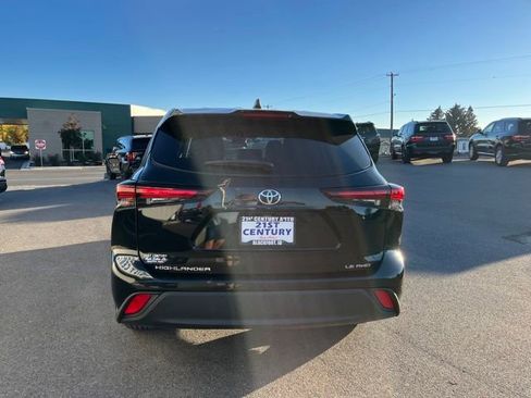 Used 2024 Toyota Highlander LE image 9