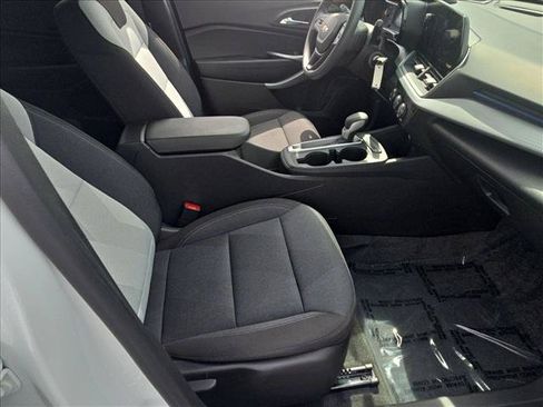 Certified 2025 Chevrolet Trax LS w/ Driver Confidence Package FWD image 19