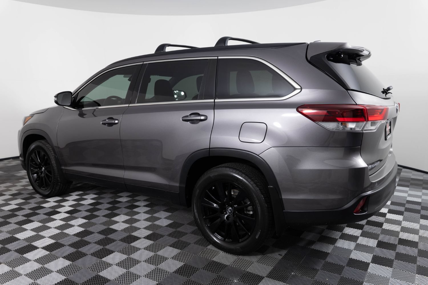 Used 2019 Toyota Highlander SE AWD/4WD image 4