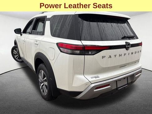 Used 2024 Nissan Pathfinder SL AWD/4WD image 9