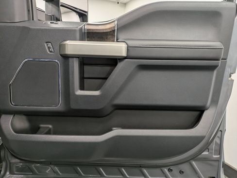 Used 2022 Ford F250 Lariat w/ Chrome Package image 27